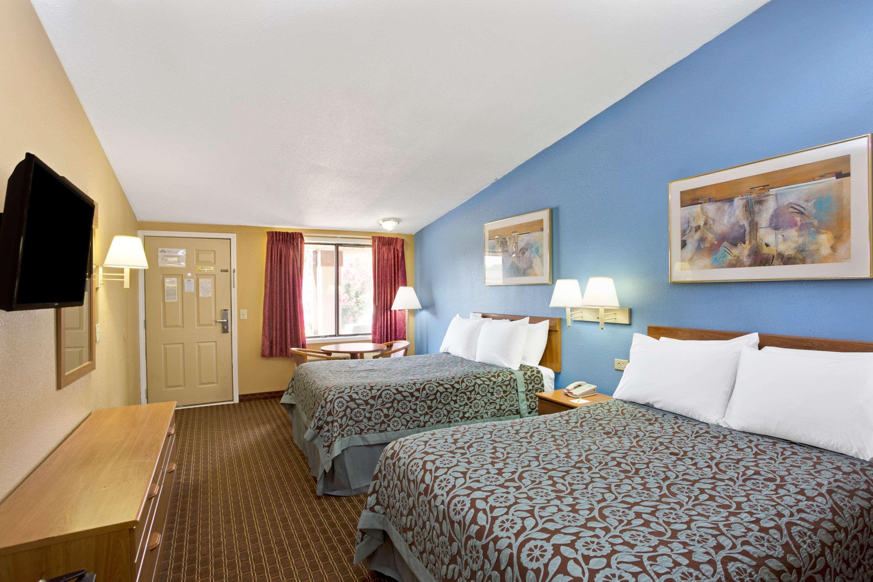 Days Inn By Wyndham לורנסוויל מראה חיצוני תמונה