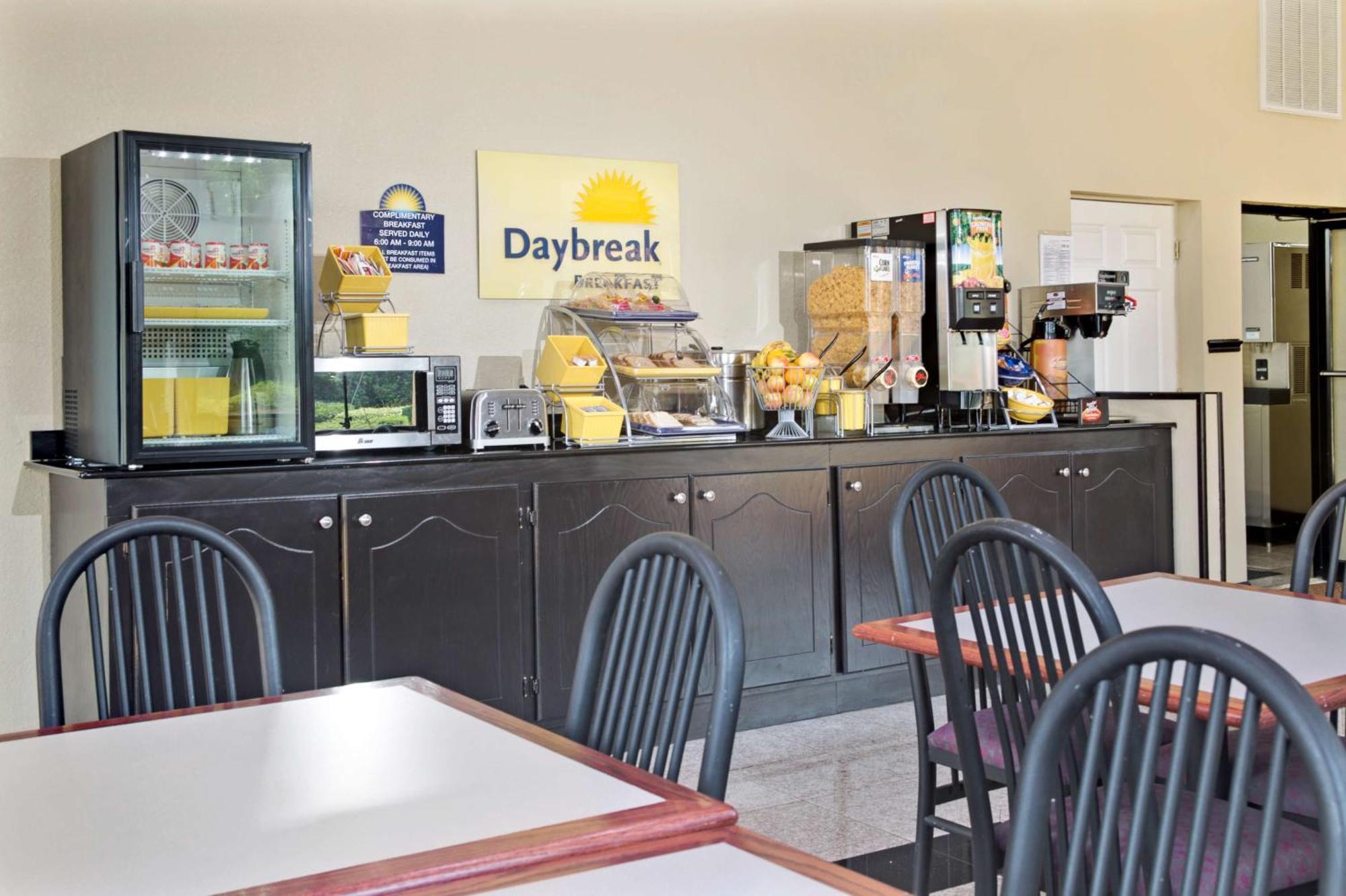 Days Inn By Wyndham לורנסוויל מראה חיצוני תמונה